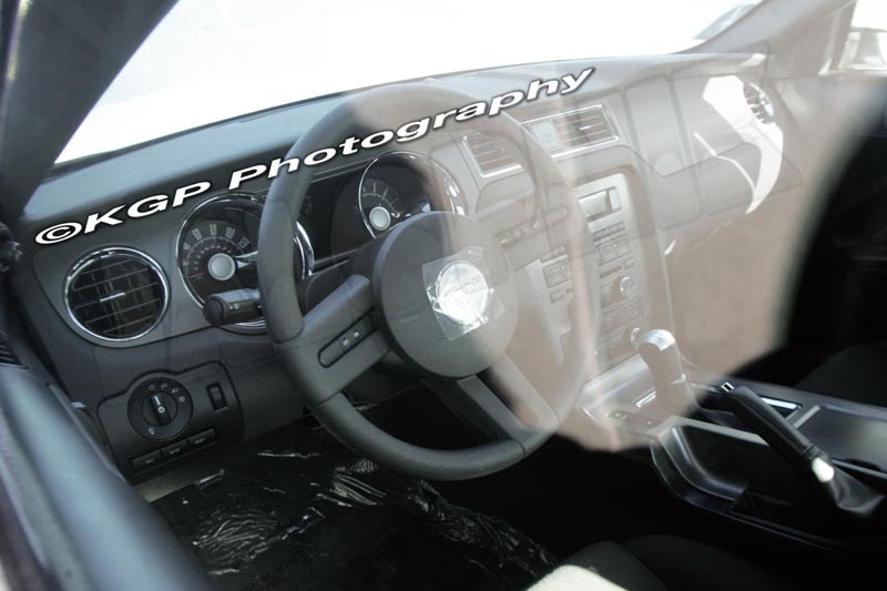 Illustration for article titled 2010 Ford Mustang Interior Revealed; Shows Evolutionary, Not Revolutionary Changes